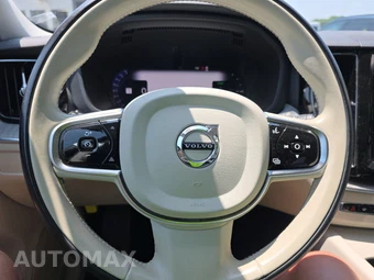 2023 Volvo XC60 Recharge Plug-In Hybrid T8 Plus Bright Theme - miniatura 10