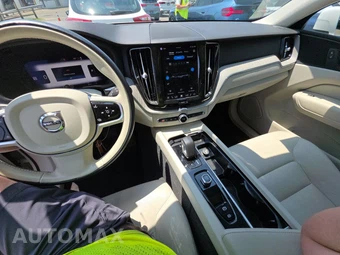 2023 Volvo XC60 Recharge Plug-In Hybrid T8 Plus Bright Theme - miniatura 11