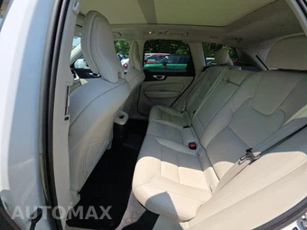 2023 Volvo XC60 Recharge Plug-In Hybrid T8 Plus Bright Theme - miniatura 13