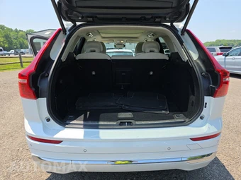 2023 Volvo XC60 Recharge Plug-In Hybrid T8 Plus Bright Theme - miniatura 16