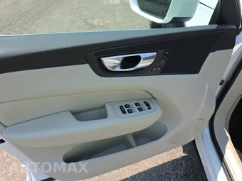 2023 Volvo XC60 Recharge Plug-In Hybrid T8 Plus Bright Theme - miniatura 9