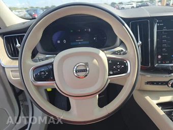 2023 Volvo XC60 Recharge Plug-In Hybrid T8 Plus Bright Theme - miniatura 10