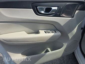 2023 Volvo XC60 Recharge Plug-In Hybrid T8 Plus Bright Theme - miniatura 9