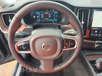 2023 Volvo XC60 Recharge Plug-In Hybrid T8 Plus Bright Theme - miniatura 10