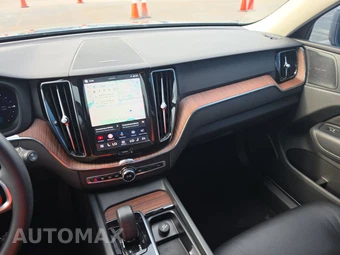 2023 Volvo XC60 Recharge Plug-In Hybrid T8 Plus Bright Theme - miniatura 11