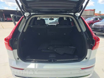 2023 Volvo XC60 Recharge Plug-In Hybrid T8 Plus Bright Theme - miniatura 11