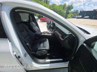 2023 Volvo XC60 Recharge Plug-In Hybrid T8 Plus Bright Theme - miniatura 15