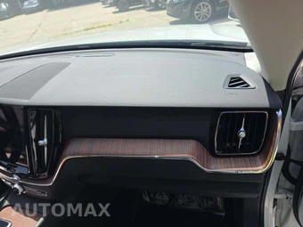 2023 Volvo XC60 Recharge Plug-In Hybrid T8 Plus Bright Theme - miniatura 16