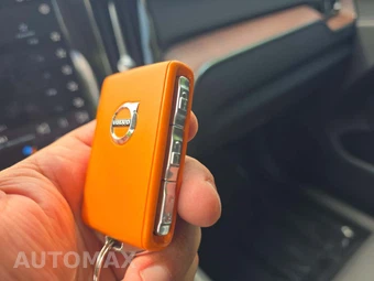 2023 Volvo XC60 Recharge Plug-In Hybrid T8 Plus Bright Theme - miniatura 5