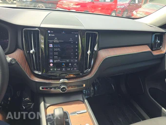 2023 Volvo XC60 Recharge Plug-In Hybrid T8 Plus Bright Theme - miniatura 7