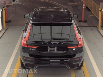 2023 Volvo XC60 Recharge Plug-In Hybrid T8 Plus Dark Theme - miniatura 5