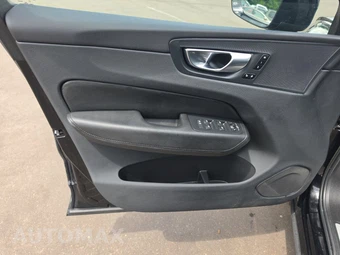 2023 Volvo XC60 Recharge Plug-In Hybrid T8 Plus Dark Theme - miniatura 9