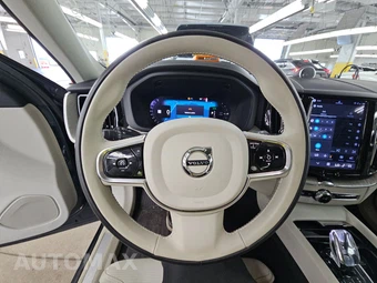 2023 Volvo XC60 Recharge Plug-In Hybrid T8 Ultimate Bright Theme - miniatura 10
