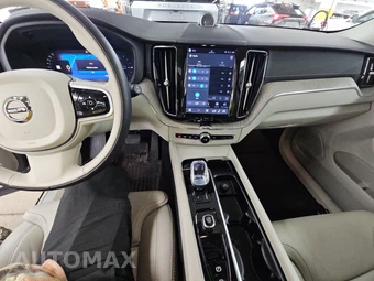 2023 Volvo XC60 Recharge Plug-In Hybrid T8 Ultimate Bright Theme - miniatura 11