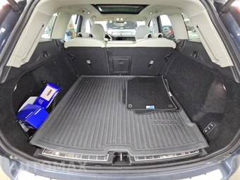 2023 Volvo XC60 Recharge Plug-In Hybrid T8 Ultimate Bright Theme - miniatura 16