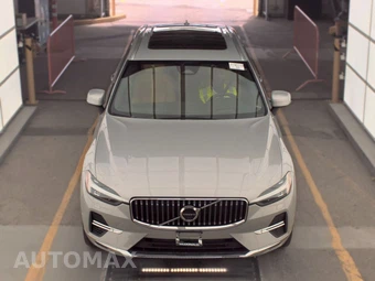 2023 Volvo XC60 Recharge Plug-In Hybrid T8 Ultimate Bright Theme - miniatura 2