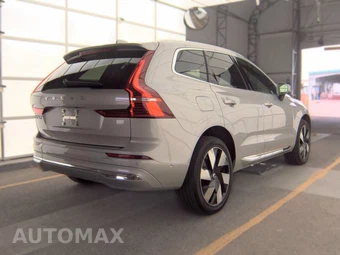 2023 Volvo XC60 Recharge Plug-In Hybrid T8 Ultimate Bright Theme - miniatura 4