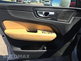 2023 Volvo XC60 Recharge Plug-In Hybrid T8 Ultimate Bright Theme - miniatura 9