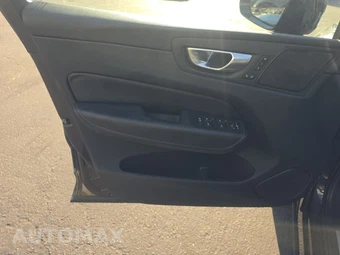 2023 Volvo XC60 Recharge Plug-In Hybrid T8 Ultimate Dark Theme - miniatura 9