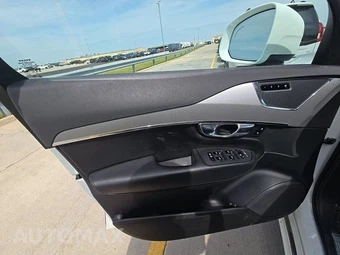2023 Volvo XC90 B5 Core 7-Passenger – miniatura 9