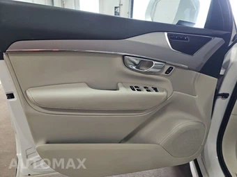 2023 Volvo XC90 B5 Core 7-Passenger – miniatura 9