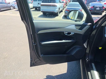2023 Volvo XC90 B5 Core 7-Passenger – miniatura 9