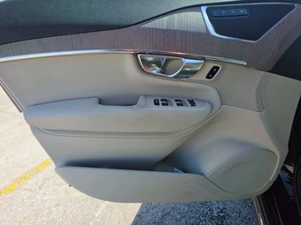 2023 Volvo XC90 B5 Plus 7-Passenger – miniatura 9