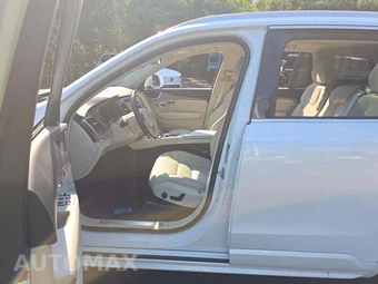 2023 Volvo XC90 B6 Core 7-Passenger – miniatura 3