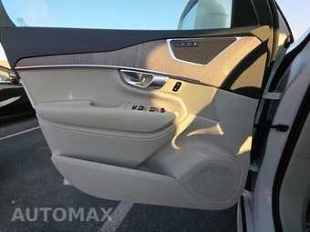 2023 Volvo XC90 B6 Core 7-Passenger – miniatura 9