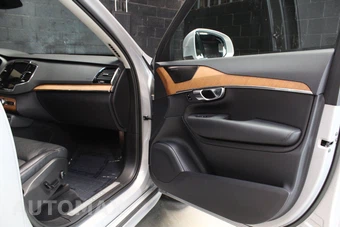 2023 Volvo XC90 B6 Plus 7-Passenger – miniatura 29