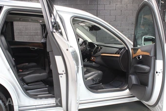 2023 Volvo XC90 B6 Plus 7-Passenger – miniatura 30