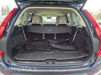 2023 Volvo XC90 B6 Plus 7-Passenger – miniatura 16