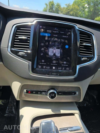 2023 Volvo XC90 B6 Ultimate 6-Passenger – miniatura 10