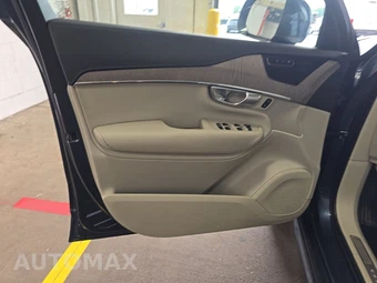 2023 Volvo XC90 B6 Ultimate 6-Passenger - miniatura 9