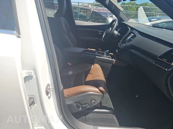 2023 Volvo XC90 B6 Ultimate 7-Passenger – miniatura 8