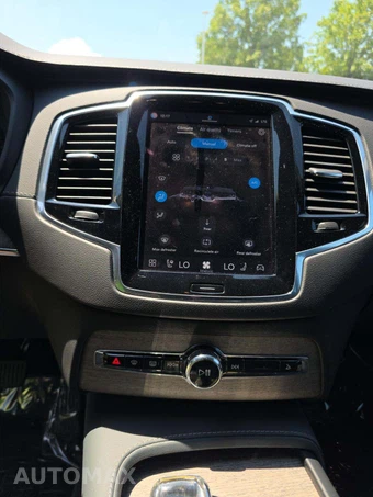 2023 Volvo XC90 B6 Ultimate 7-Passenger – miniatura 10