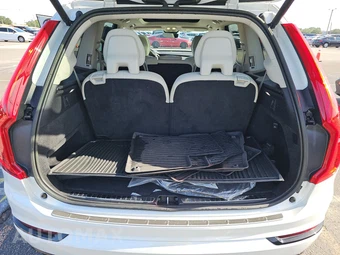 2023 Volvo XC90 Recharge Plug-In Hybrid T8 Plus Dark Theme 7-Passenger – miniatura 17