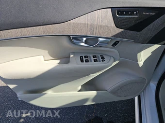 2023 Volvo XC90 Recharge Plug-In Hybrid T8 Plus Dark Theme 7-Passenger – miniatura 9