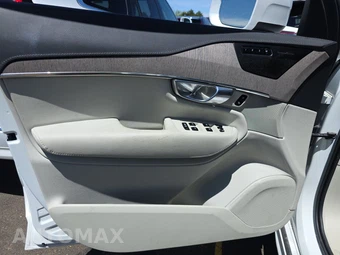 2023 Volvo XC90 Recharge Plug-In Hybrid T8 Ultimate 6-Passenger – miniatura 9