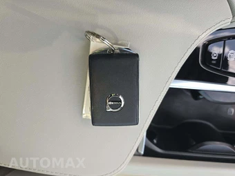 2023 Volvo XC90 Recharge Plug-In Hybrid T8 Ultimate Dark Theme 7-Passenger - miniatura 5