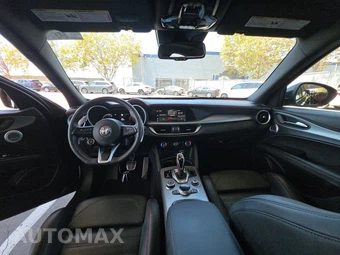 2024 Alfa Romeo Stelvio Competizione - miniatura 11