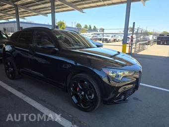 2024 Alfa Romeo Stelvio Competizione - miniatura 3