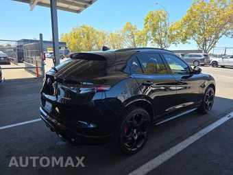 2024 Alfa Romeo Stelvio Competizione - miniatura 4