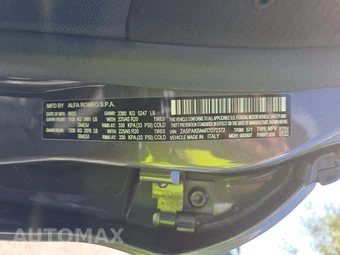 2024 Alfa Romeo Stelvio Ti – miniatura 5