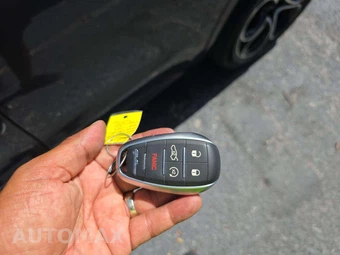 2024 Alfa Romeo Stelvio Ti – miniatura 8