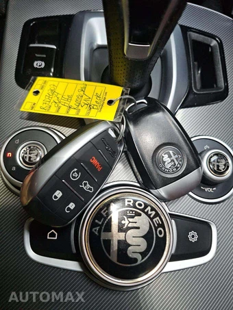 2024 Alfa Romeo Stelvio Veloce - miniatura 8