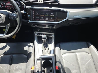 2024 Audi Q3 S line Premium 45 TFSI - miniatura 11