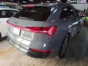 2024 Audi Q8 e-tron Premium - miniatura 3