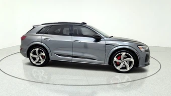 2024 Audi SQ8 e-tron Prestige – miniatura 10