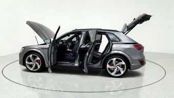 2024 Audi SQ8 e-tron Prestige – miniatura 15